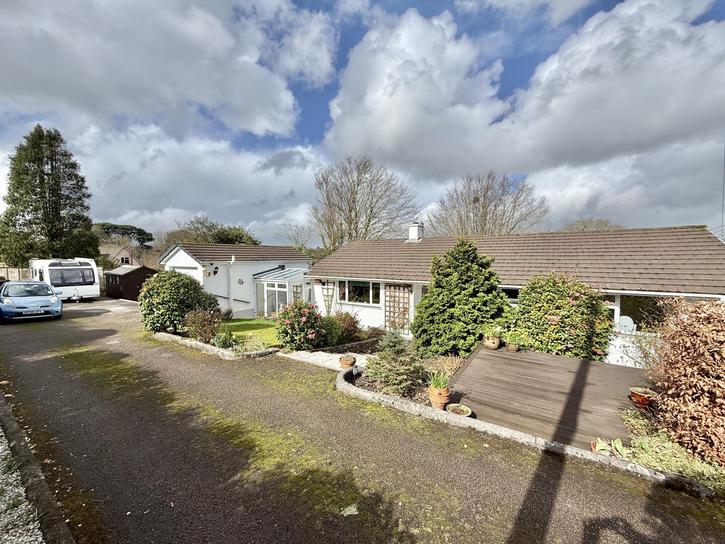 3 bed property in West Park, Perranwell Station